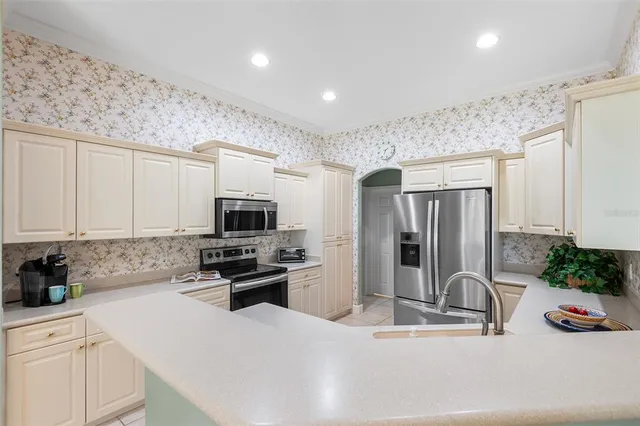 $400,000 | 126 Lake Region Circle, Winter Haven, FL 33881