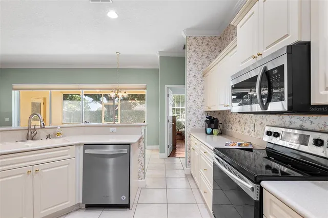 $400,000 | 126 Lake Region Circle, Winter Haven, FL 33881