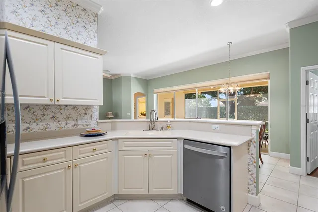 $400,000 | 126 Lake Region Circle, Winter Haven, FL 33881