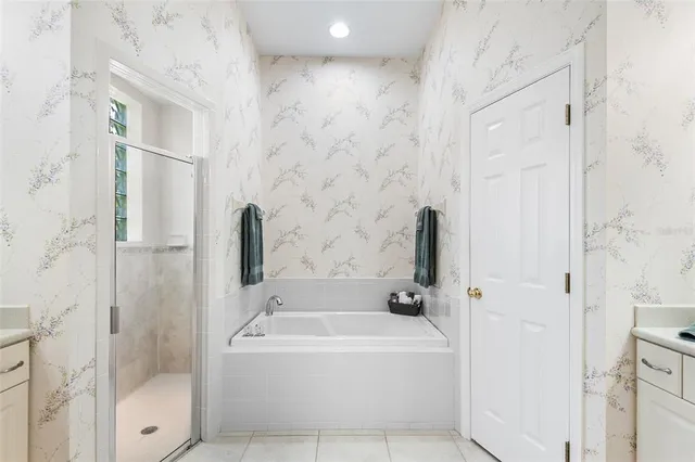 $400,000 | 126 Lake Region Circle, Winter Haven, FL 33881