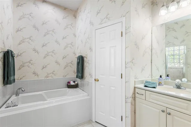 $400,000 | 126 Lake Region Circle, Winter Haven, FL 33881