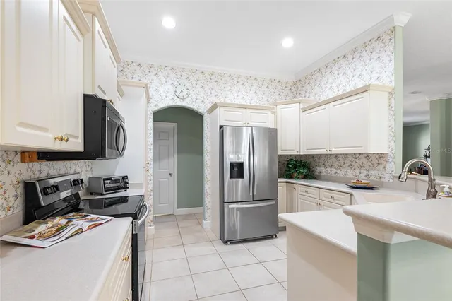 $400,000 | 126 Lake Region Circle, Winter Haven, FL 33881