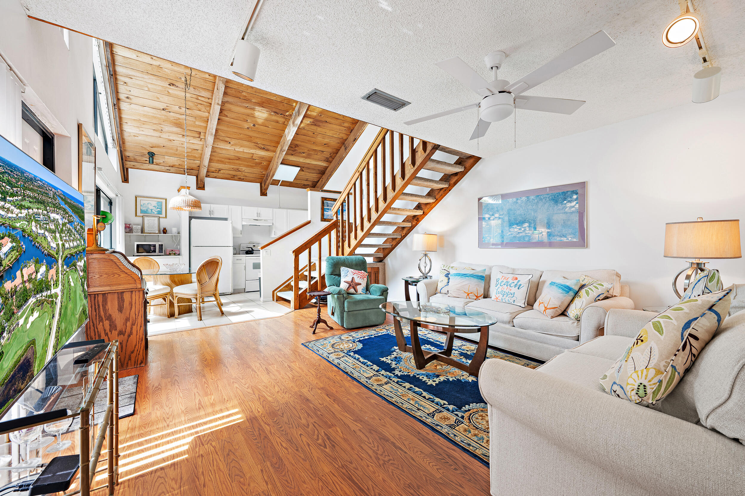 1605 U S 1, Unit 13G Jupiter, FL 33477 - Photo 5 of 23 Living Room