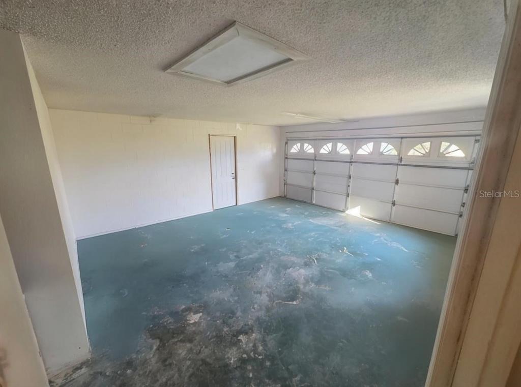 299 Indian Point Circle Kissimmee, FL 34746 - Photo 19 of 24 a view of a garage