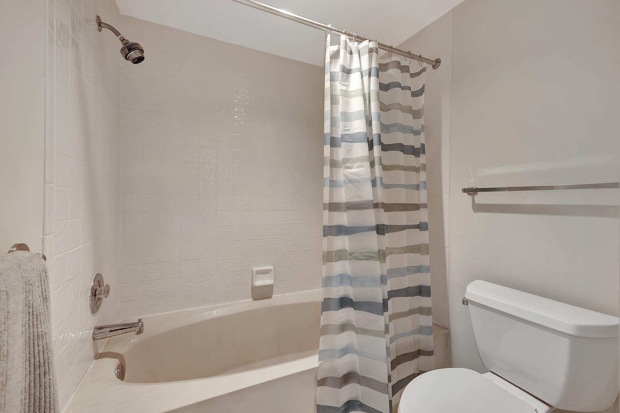 221 Northeast Plantation Road, Unit 406 Stuart, FL 34996 - Photo 29 of 58 a bathroom with a toilet and a bathtub