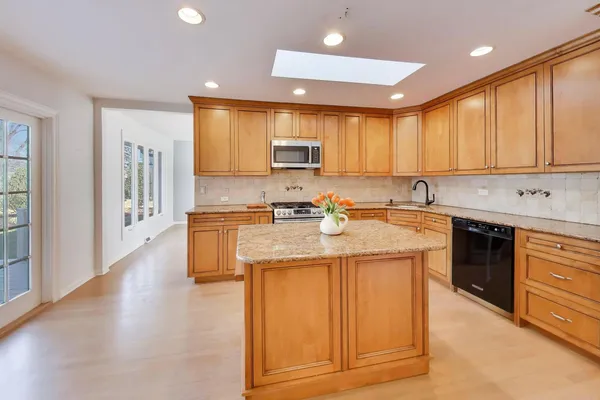 $3,400 | 2616 North Dryden Place, Arlington Heights, IL 60004