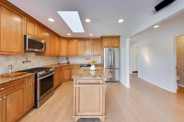 $3,400 | 2616 North Dryden Place, Arlington Heights, IL 60004