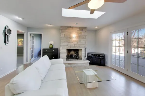 $3,400 | 2616 North Dryden Place, Arlington Heights, IL 60004