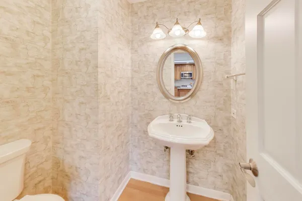 $3,400 | 2616 North Dryden Place, Arlington Heights, IL 60004
