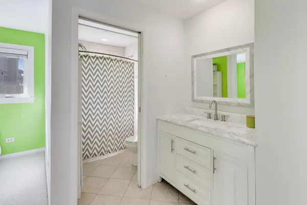 $3,400 | 2616 North Dryden Place, Arlington Heights, IL 60004