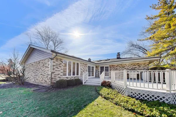 $3,400 | 2616 North Dryden Place, Arlington Heights, IL 60004