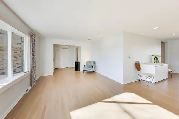 $3,400 | 2616 North Dryden Place, Arlington Heights, IL 60004