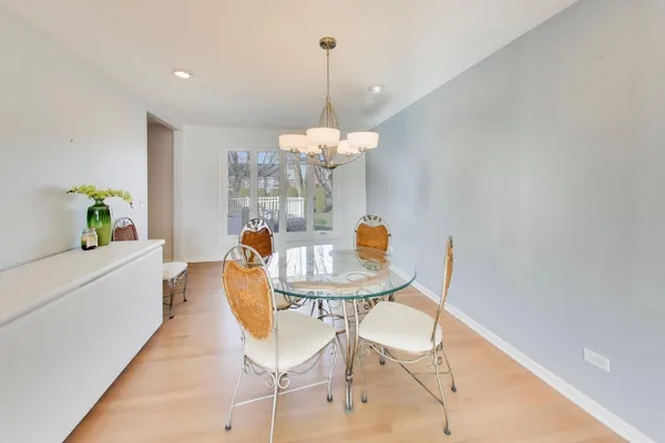 $3,400 | 2616 North Dryden Place, Arlington Heights, IL 60004