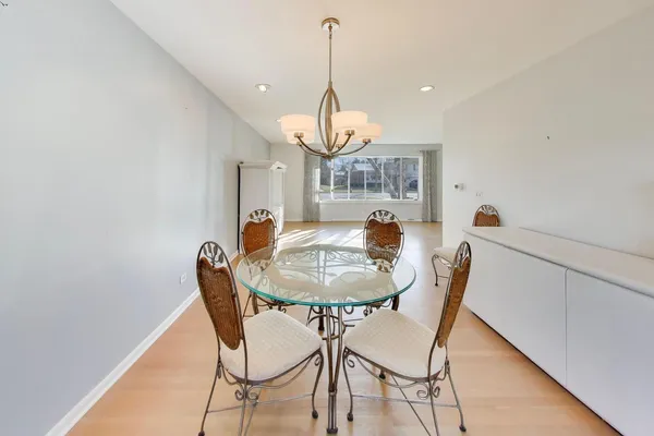 $3,400 | 2616 North Dryden Place, Arlington Heights, IL 60004