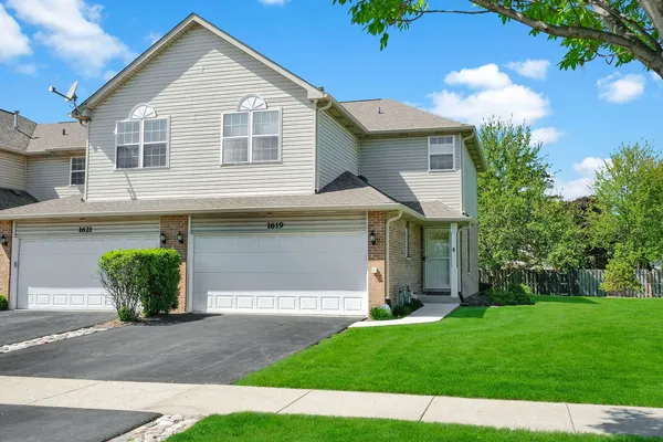 $3,000 | 1619 Windward Court, Unit 1619, Naperville, IL 60563
