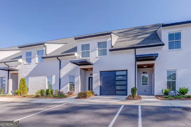 $2,400 | 77 Chateau Drive Southeast, Rome, GA 30161