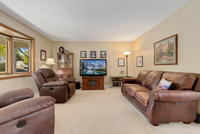 Undisclosed Address Buffalo Grove, IL 60089 - Photo 6 of 30 a living room with furniture a couch and a flat screen tv
