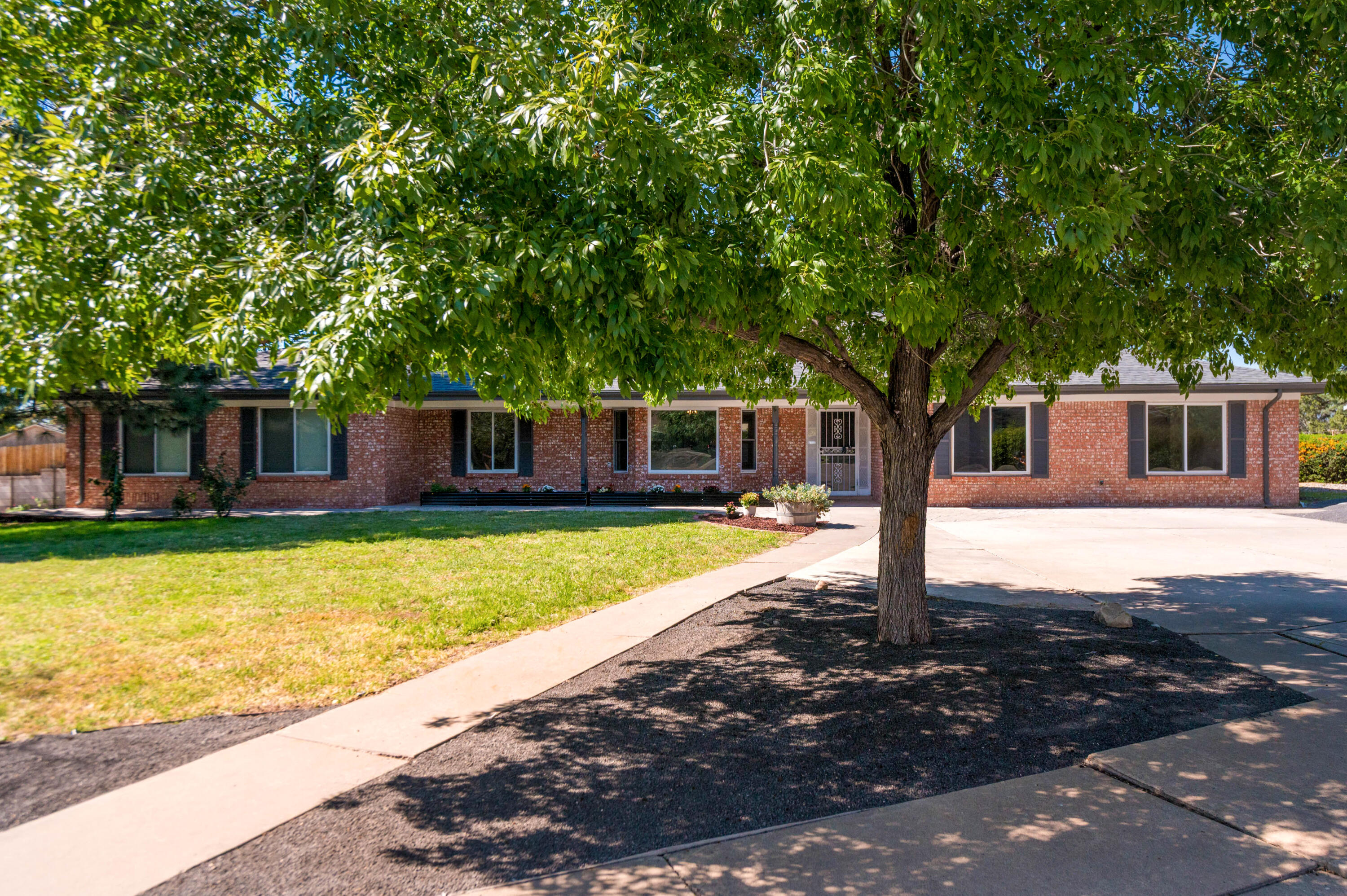 7015 Lantern Road Northeast Albuquerque, NM 87109 - Photo 2 of 44 Gallery Image 2