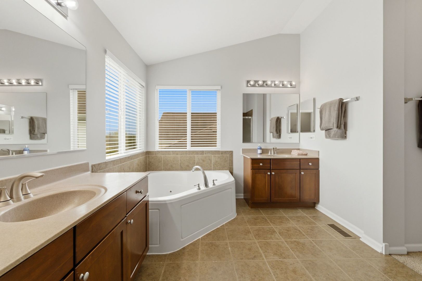 2915 Kelly Drive Elgin, IL 60124 - Photo 20 of 40