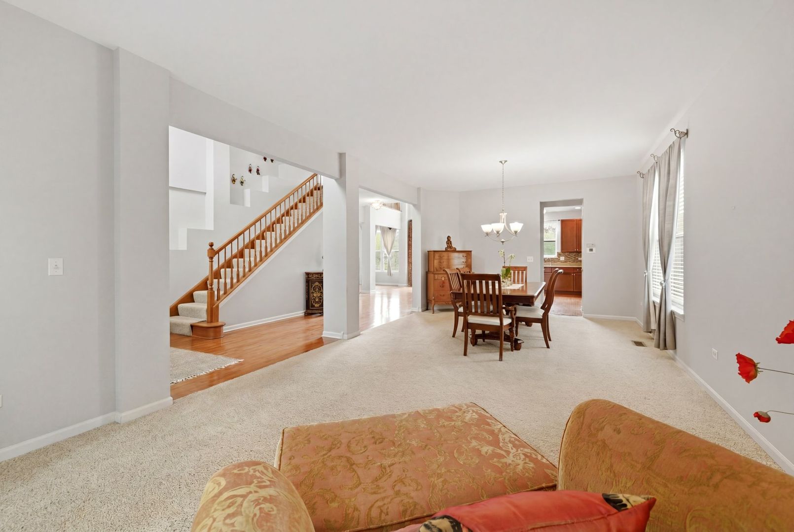 2915 Kelly Drive Elgin, IL 60124 - Photo 3 of 40