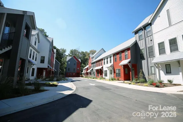 $2,715 | 4106 Anker Haus Drive, Unit B2, Charlotte, NC 28205