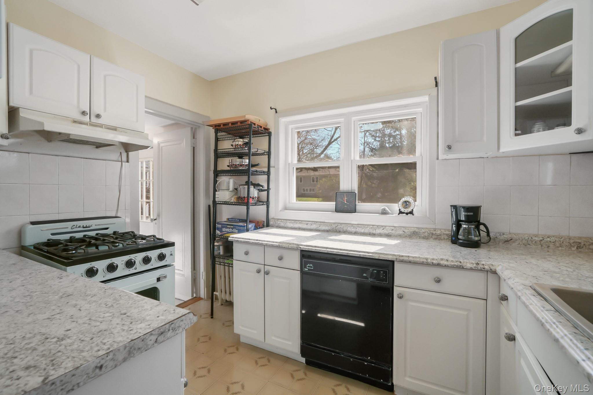 68 Avondale Road Yonkers, NY 10710 - Photo 9 of 29