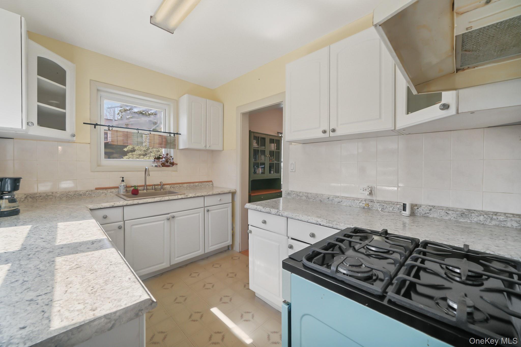 68 Avondale Road Yonkers, NY 10710 - Photo 10 of 29