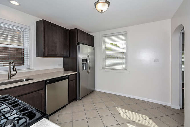 2140 Dobson Street Evanston, IL 60202 - Photo 3 of 17