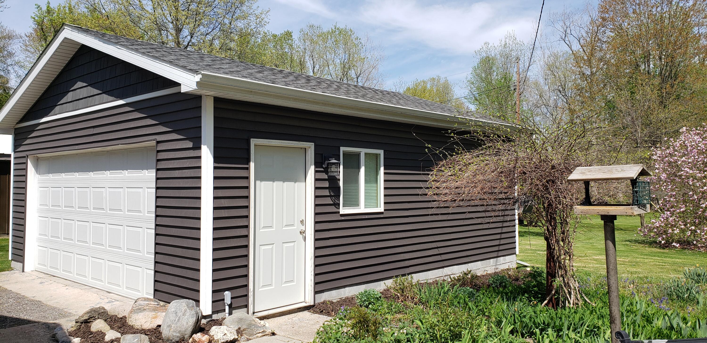 12151 Bunton Road Willis, MI 48191 - Photo 4 of 31 3 garage