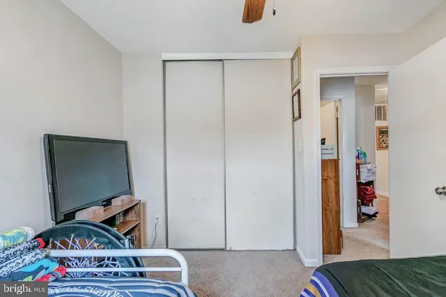 a view of livingroom with furniture