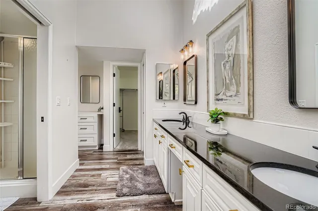 a view of room with furniture and a ceiling fan