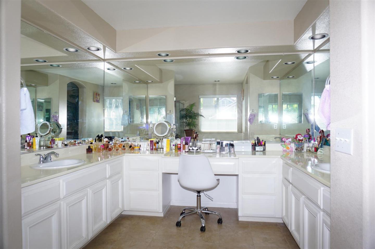 9402 Rodeo Drive Gilroy, CA 95020 - Photo 14 of 22 Gallery Image 14