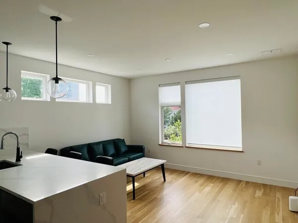 $3,900 | 28 South Street, Unit 204, Somerville, MA 02143