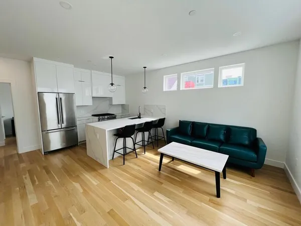 $3,900 | 28 South Street, Unit 204, Somerville, MA 02143