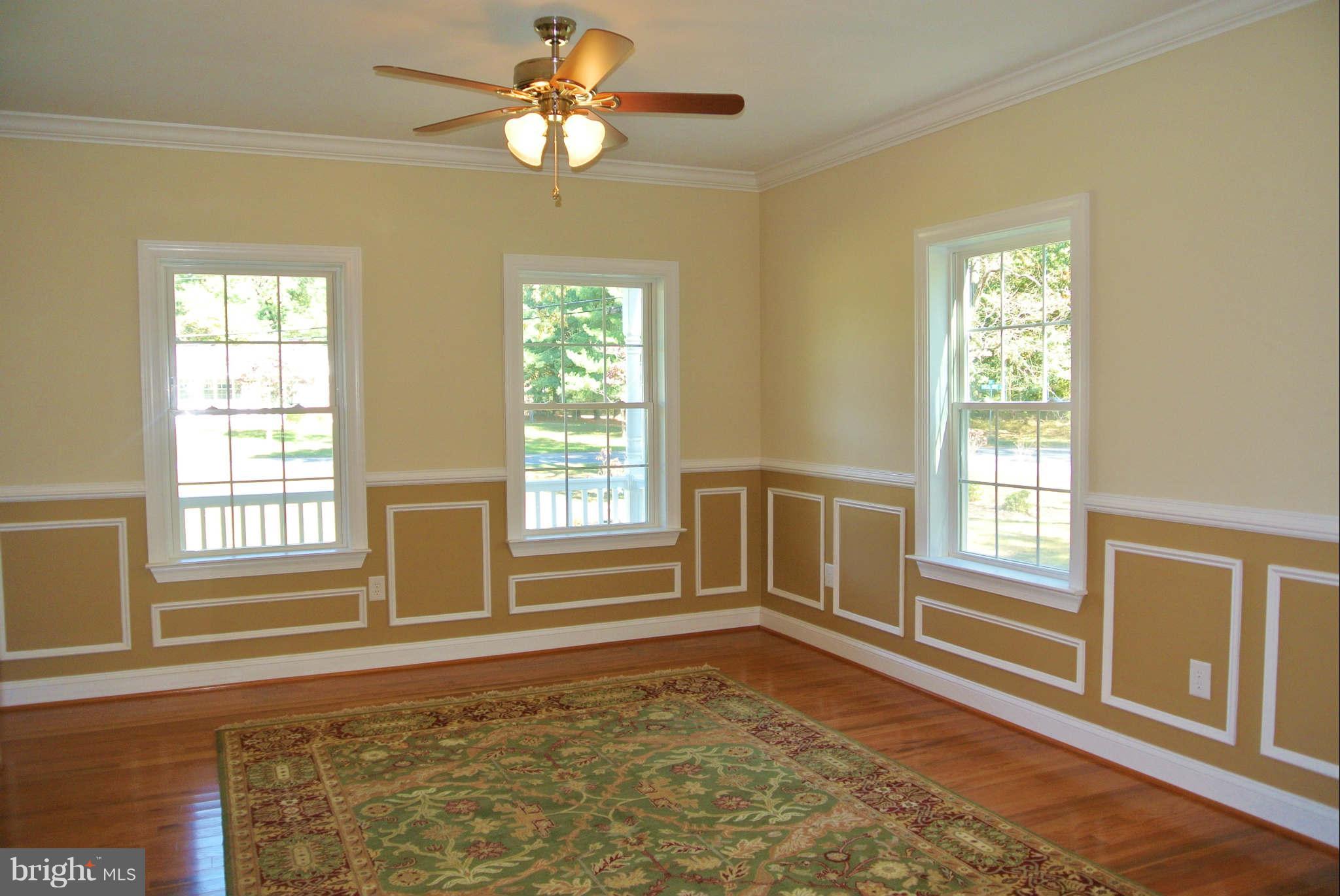 1825 Poplar Ridge Road Pasadena, MD 21122 - Photo 3 of 29 Living Room