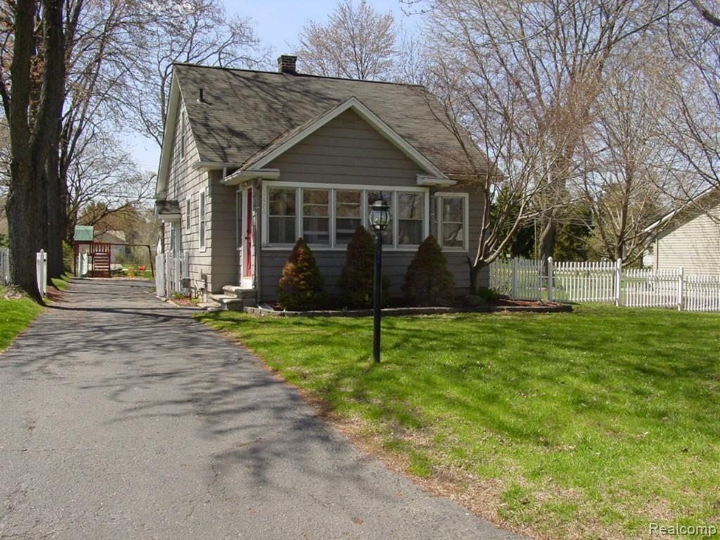 2676 Gerald Avenue Rochester, MI 48307 - Photo 1 of 22 Front.jpg