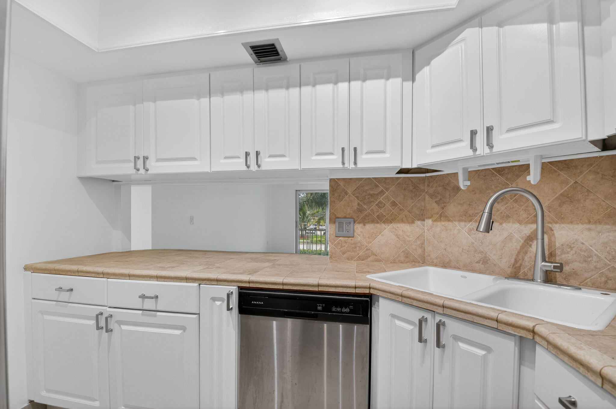 290 West Palmetto Park Road, Unit 204 Boca Raton, FL 33432 - Photo 11 of 17 13-web-or-mls-DSC_6825