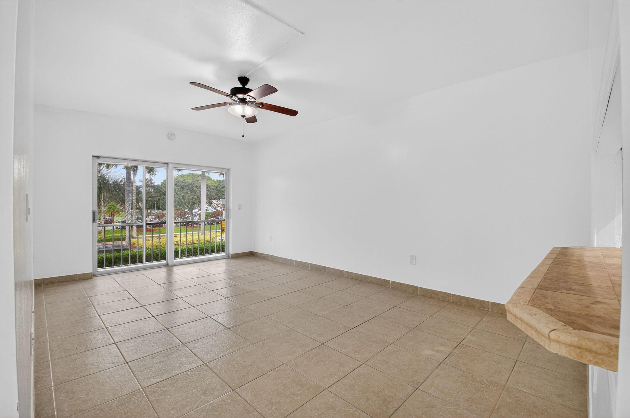 290 West Palmetto Park Road, Unit 204 Boca Raton, FL 33432 - Photo 4 of 17 6-web-or-mls-DSC_6790