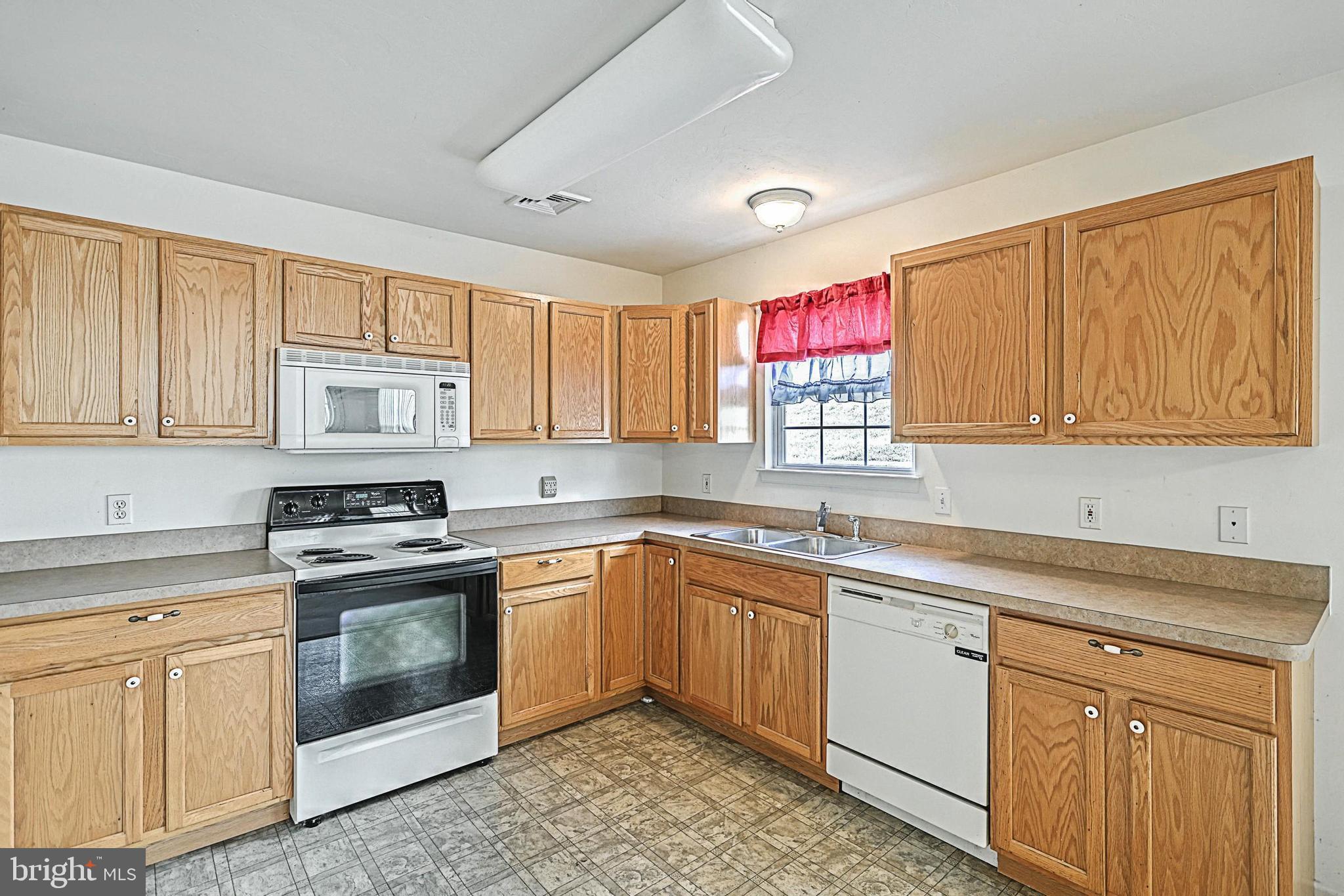 6812 Seneca Ridge Drive York, PA 17403 - Photo 11 of 22 Gallery Image 11