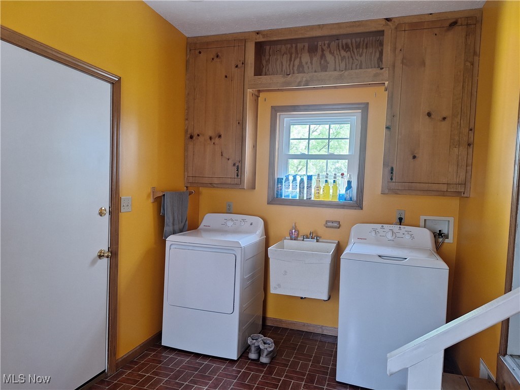 16604 Old State Road Middlefield, OH 44062 - Photo 15 of 48 Laundry is located in breezway between attached garage and main house