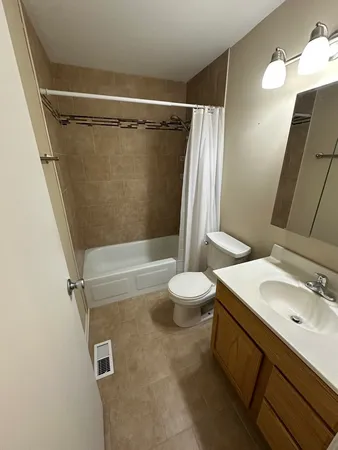 $207,500 | 7748 West Harbor Court, Unit 40, Frankfort, IL 60423
