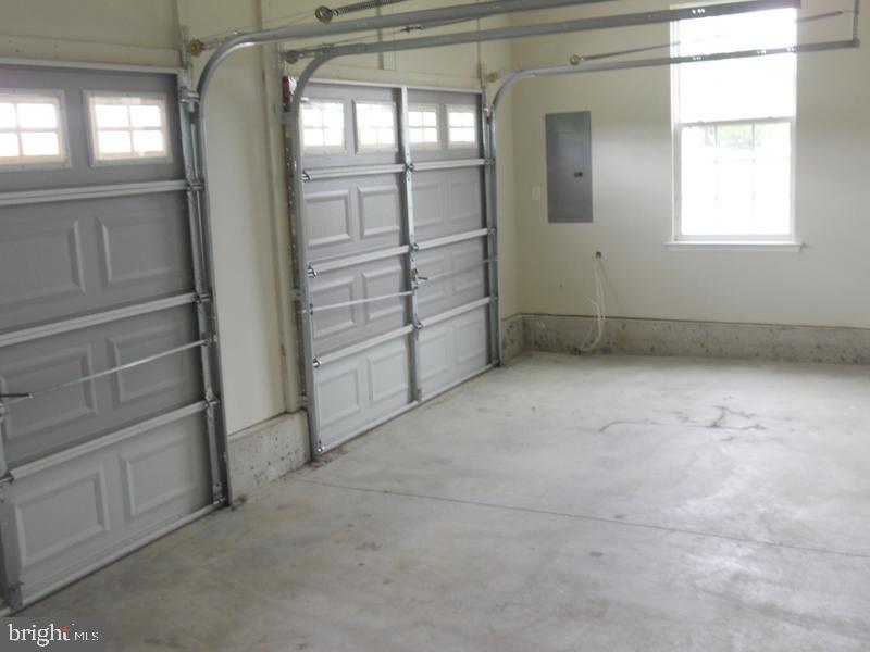 90 Kelly Driver Road Clementon, NJ 08021 - Photo 16 of 22 Garage - 2 Car