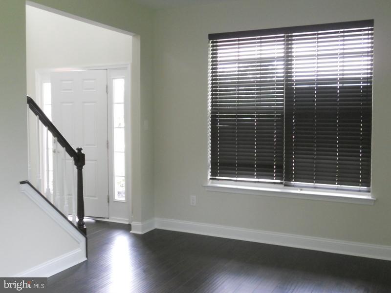 90 Kelly Driver Road Clementon, NJ 08021 - Photo 6 of 22 Living Room