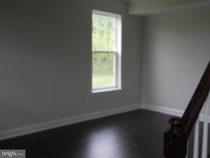 90 Kelly Driver Road Clementon, NJ 08021 - Photo 7 of 22 Living Room