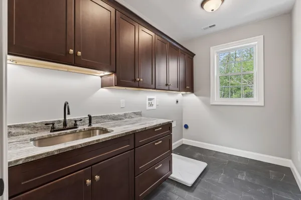 $964,900 | 140 Hastings Court, Harrisonburg, VA 22801