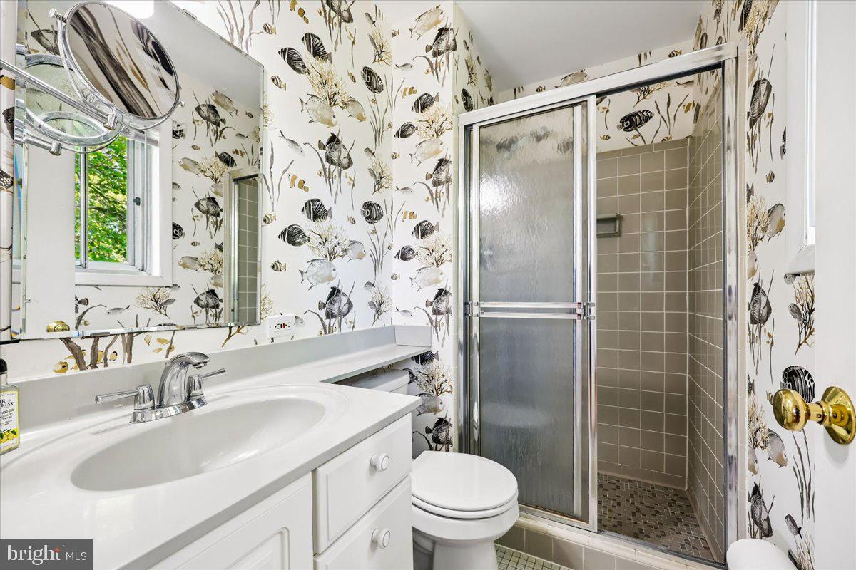 1421 Morningside Drive Silver Spring, MD 20904 - Photo 15 of 37 Primary bathroom