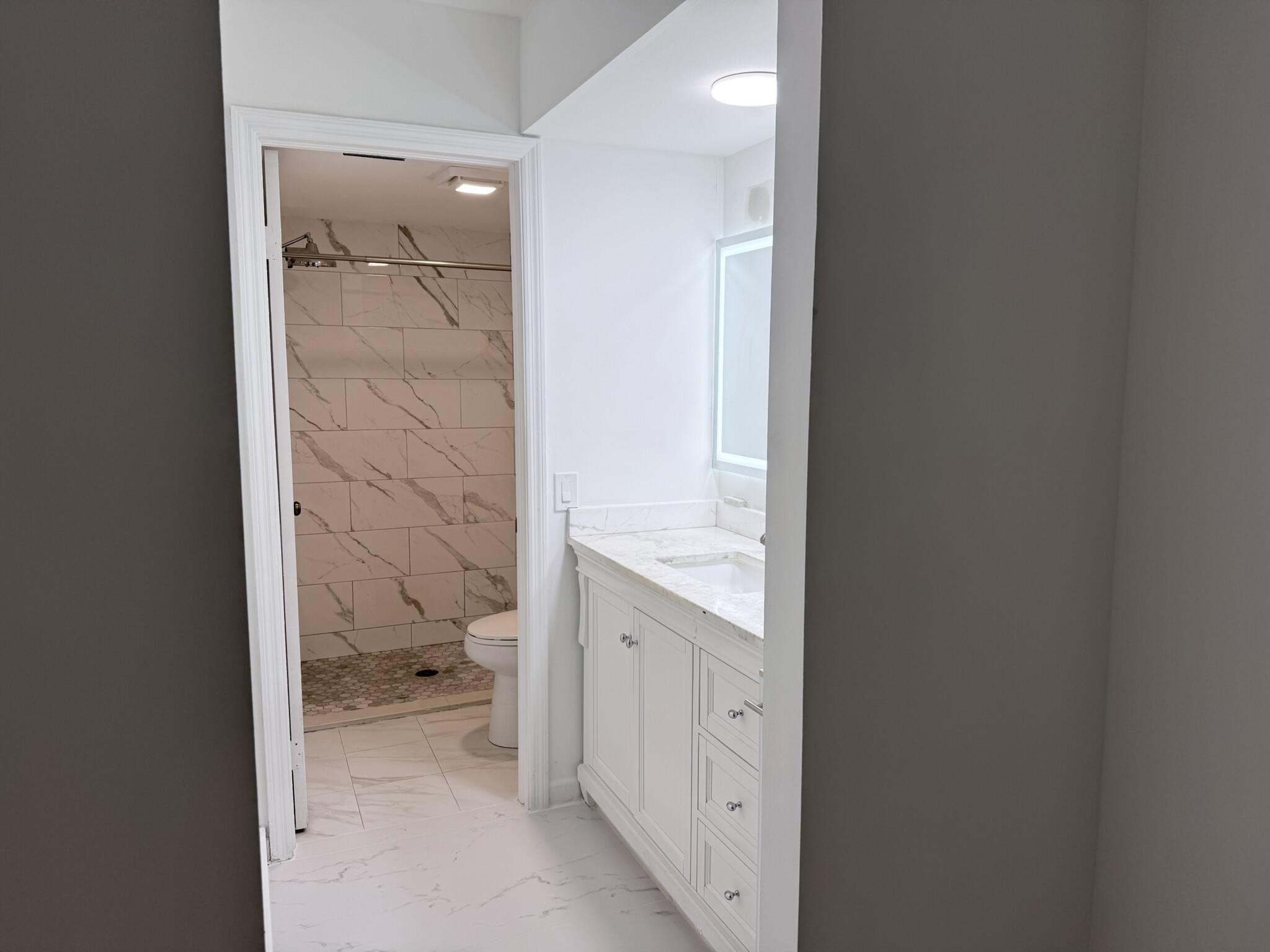 300 East Club Circle, Unit 107 Boca Raton, FL 33487 - Photo 7 of 16 Master Bathroom