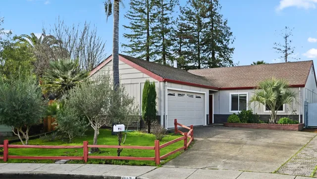 $699,000 | 117 Marvin Court, Petaluma, CA 94954