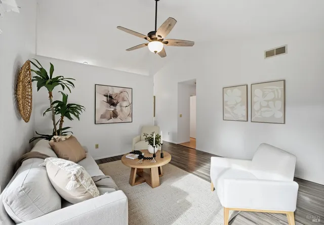 $699,000 | 117 Marvin Court, Petaluma, CA 94954