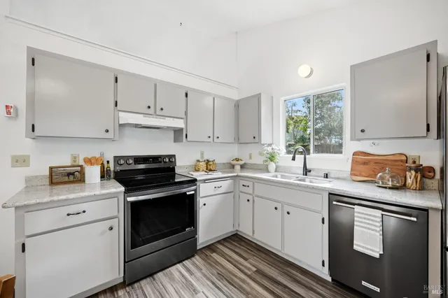 $699,000 | 117 Marvin Court, Petaluma, CA 94954